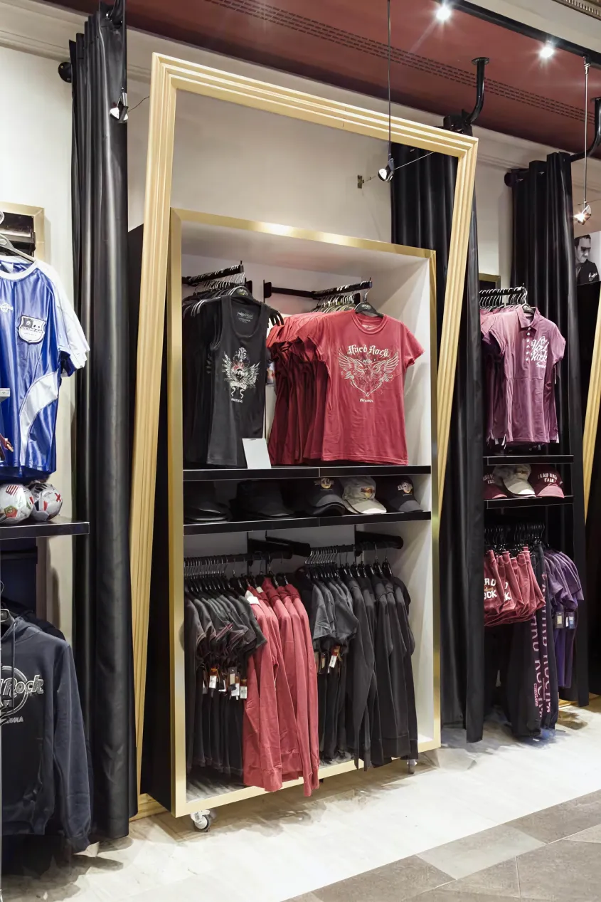 Diseño de mobiliario y carpinteria en Hard Rock