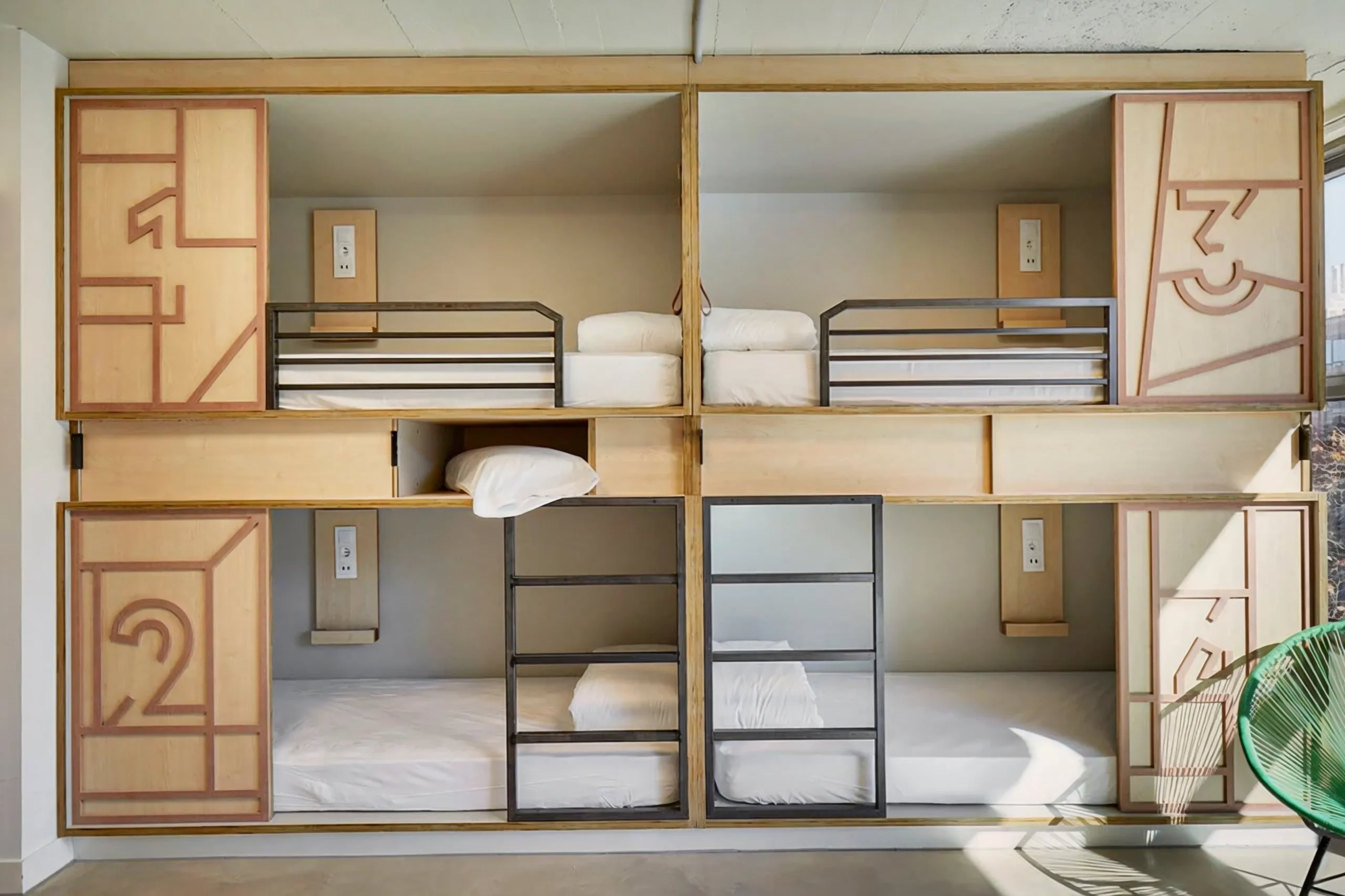 mobiliario fijo bunkers literas